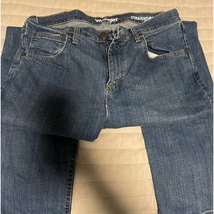 32x34 Wrangler Straight fit